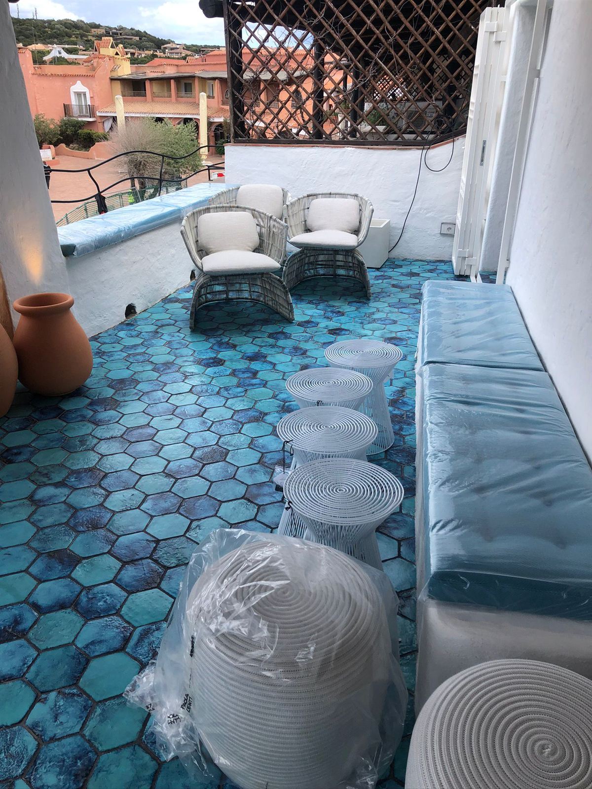 Terrazza con pavimento in ciottoli